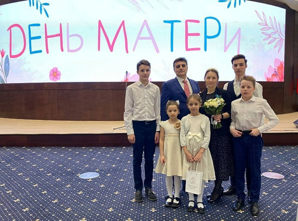 Многодетную мать из Люберец наградили знаком «Материнская слава»