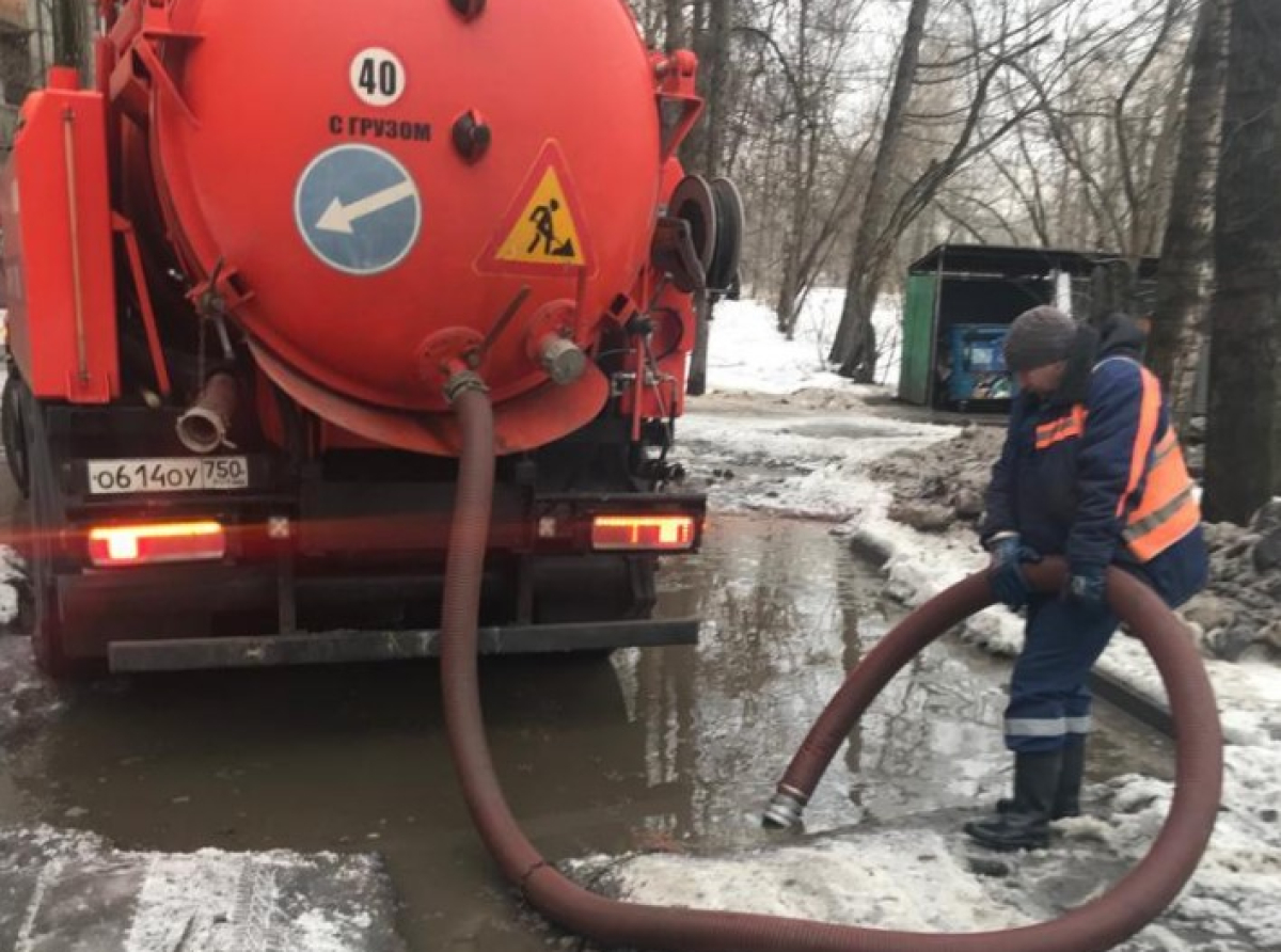 Четыре спецбригады борются с подтоплениями в городском округе Люберцы