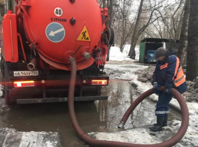 Четыре спецбригады борются с подтоплениями в городском округе Люберцы