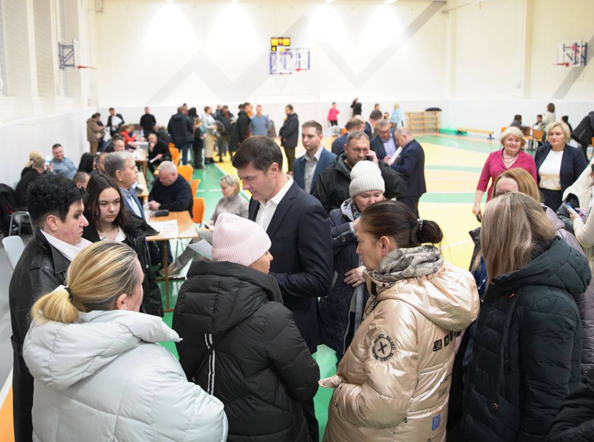 Качество воды, уборку дворов и мусора обсудили на встрече жителей с главой в Марусино