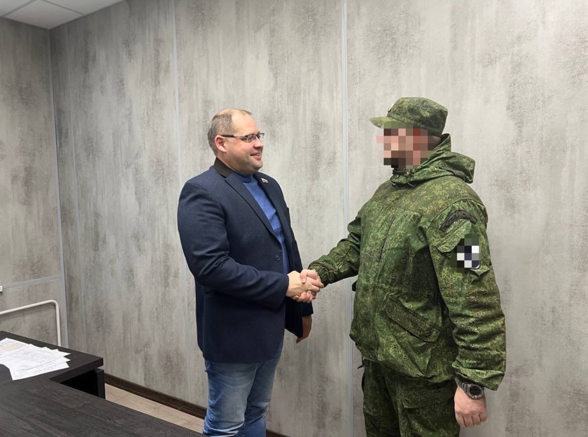 Люберецкий депутат Роман Антоненков встретился с люберчанином – участником СВО