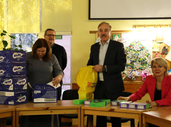 Депутаты передали подарки детям, оставшимся без родителей в Люберцах