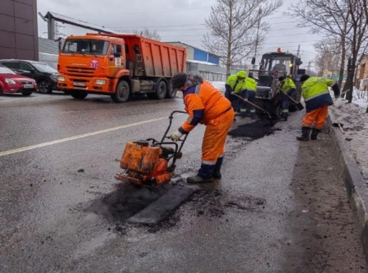 Дорожники залатали 178 ям на дорогах городского округа Люберцы за неделю