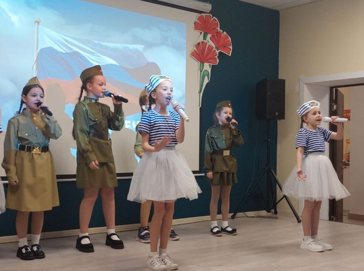 На фото: ансамбль под руководством Лапшиной Н.Г.
