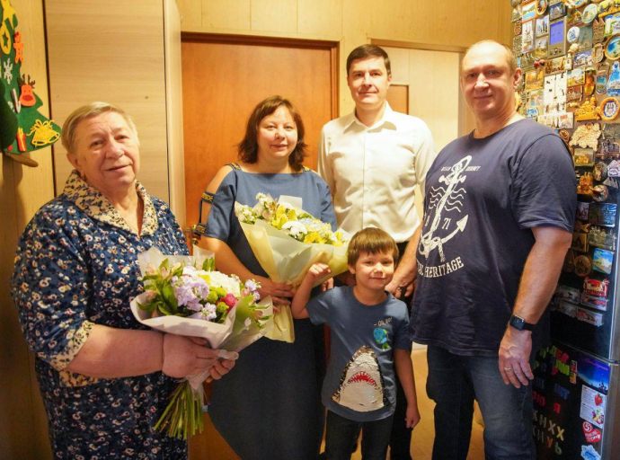 Глава Люберец поздравил свою подшефную семью участников спецоперации