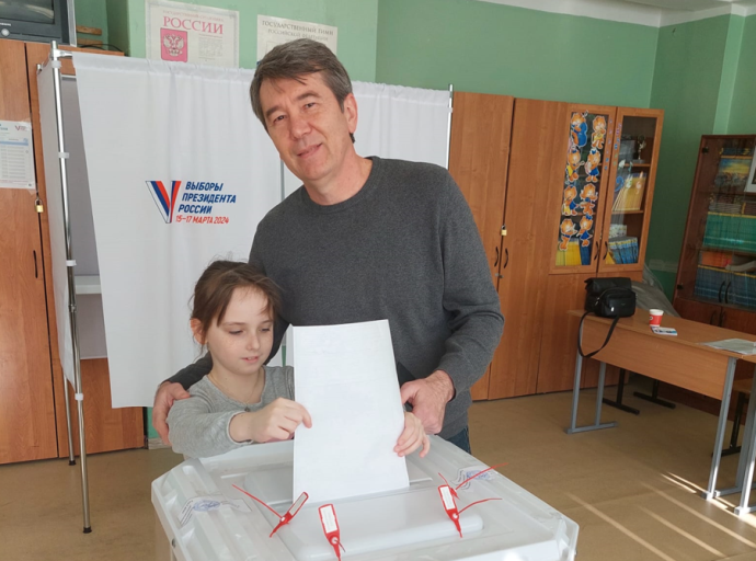 Лидер люберецких журналистов Рустам Хансверов проголосовал в Люберцах