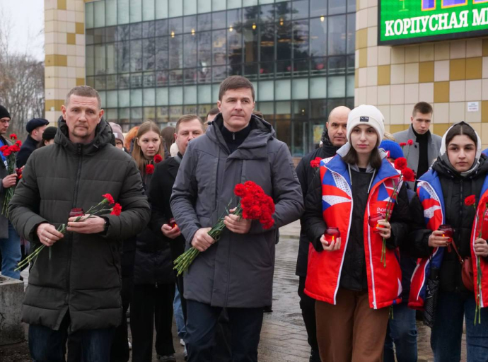 Люберчане возлагают цветы в память о жертвах теракта в «Крокус сити холле»