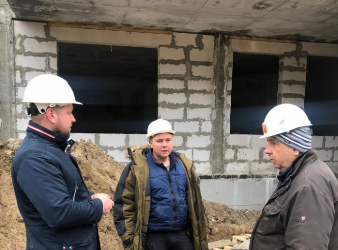 Строительство детсада для маленьких жителей Люберец проинспектировал депутат
