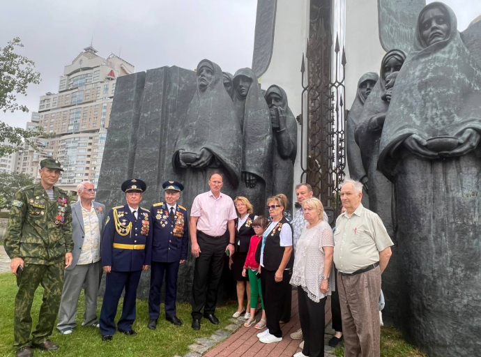 Люберецкая делегация во время визита в Минск возложила цветы к мемориалу воинам-интернационалистам