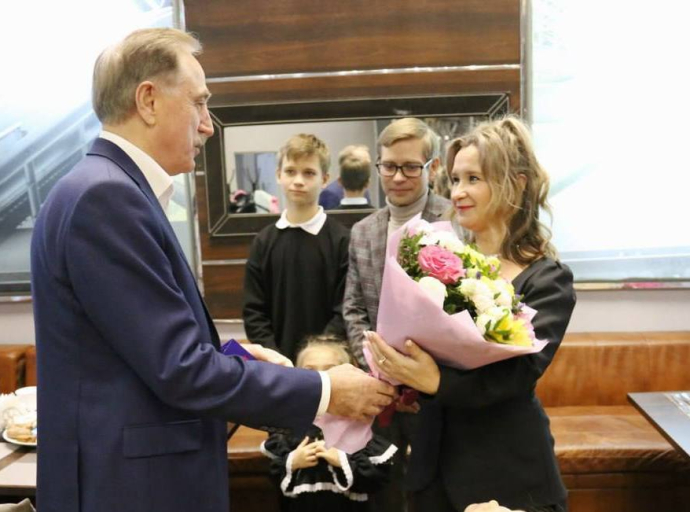 Многодетную семью из поселка Люберец поздравил Владимир Ружицкий