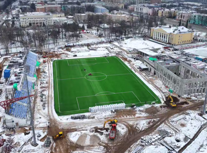 Искусственный газон постелили на стадионе "Торпедо" в Люберцах