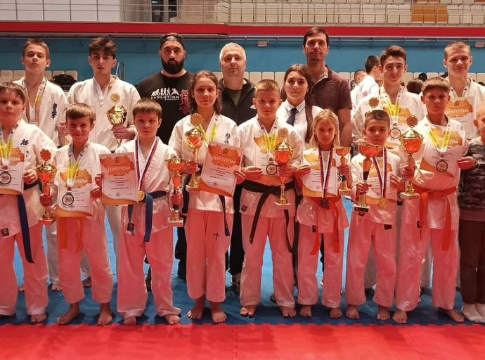 Двадцать одну медаль завоевали люберецкие спортсмены по киокусинкай в Пензе