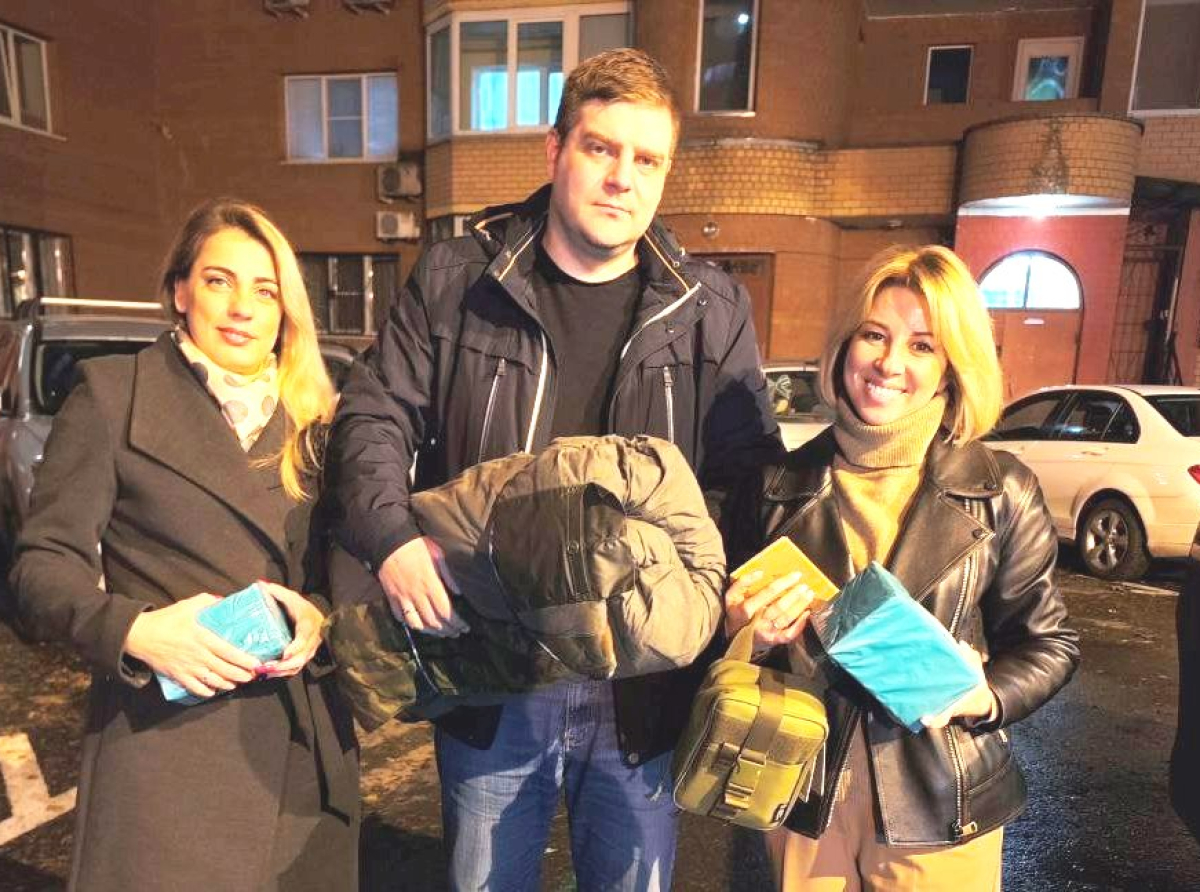 Семья Махониных из поселка Люберец участвовала в сборе предновогодних посылок для бойцов СВО