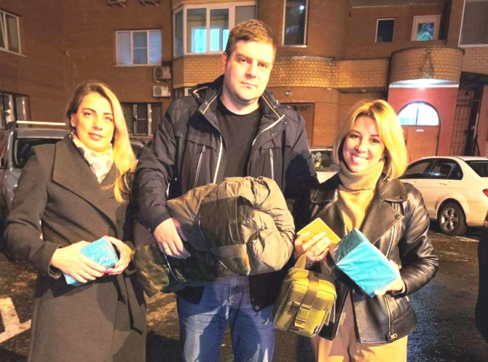 Семья Махониных из поселка Люберец участвовала в сборе предновогодних посылок для бойцов СВО