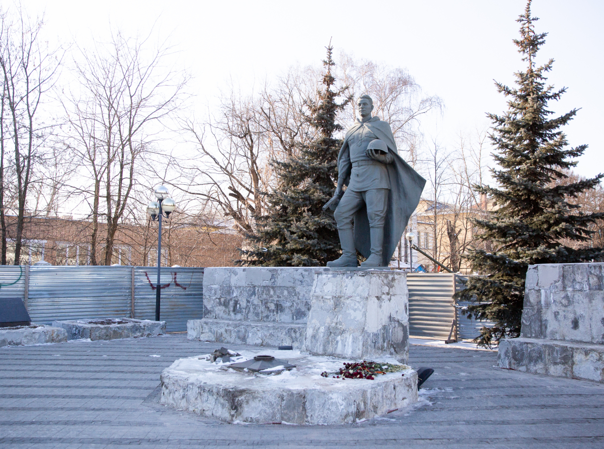 Продолжается ремонт мемориального комплекса «Вечный огонь» в Люберцах