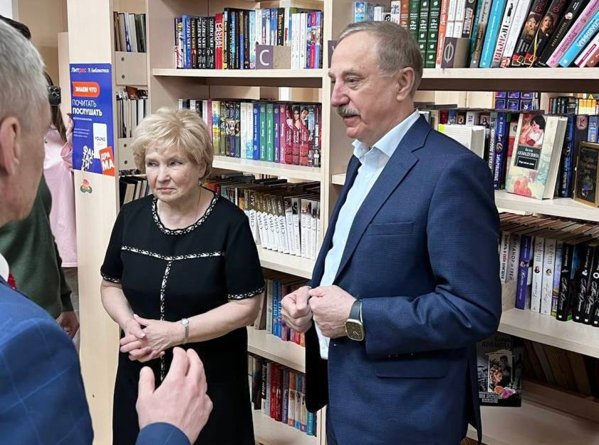 Депутаты в Люберцах посетили библиотеку во Всемирный день поэзии