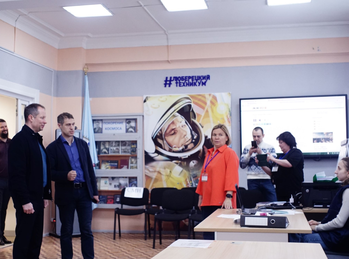 Депутат Госдумы Терюшков в День космонавтики побывал на выборах в Гагаринском техникуме Люберец