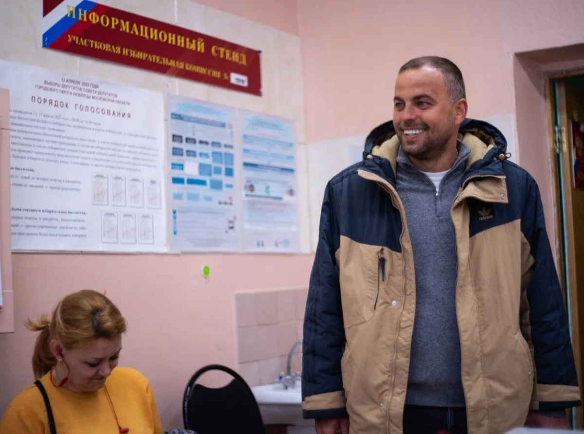 Руководитель футбольной школы «Спартак» в Люберцах в ходе выборов   посетил избирательные участки