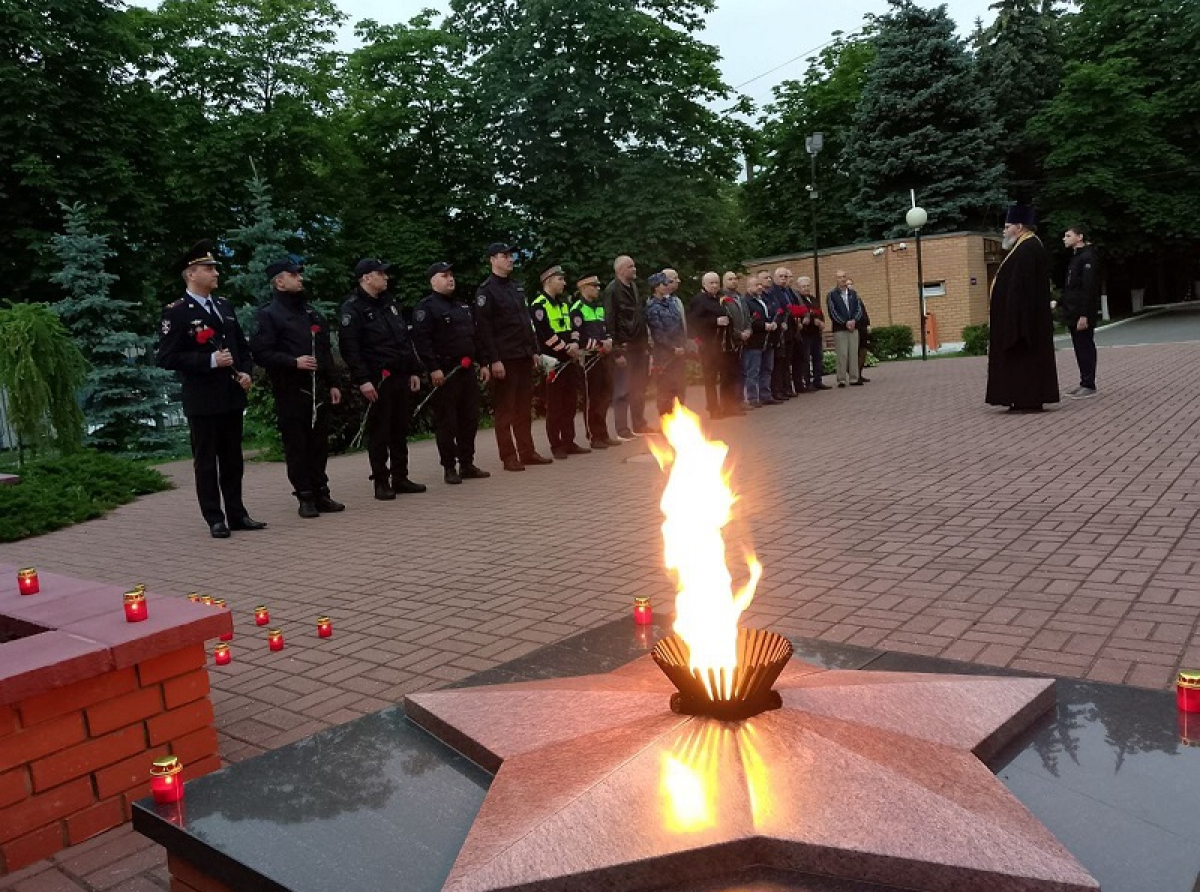 Полицейские в Люберцах присоединились к акции, приуроченной ко Дню памяти и скорби