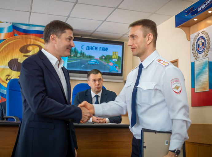 Глава Люберец вручил сертификаты на жилье сотрудникам Госавтоинспекции