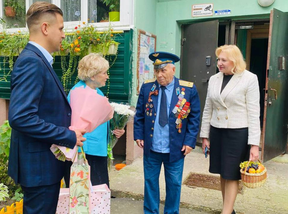 Депутаты Люберец поздравили ветерана войны с 98-летием