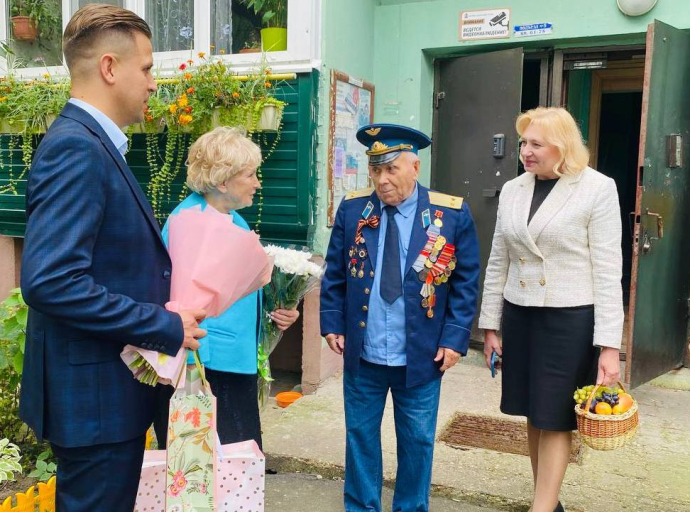 Депутаты Люберец поздравили ветерана войны с 98-летием