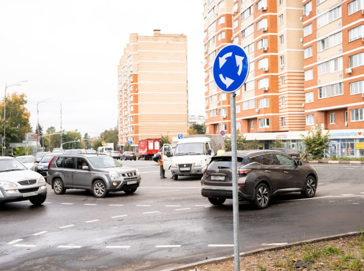 Круговое движение на оживленном перекрестке запустили в Красково на перекрестке с Красковским шоссе