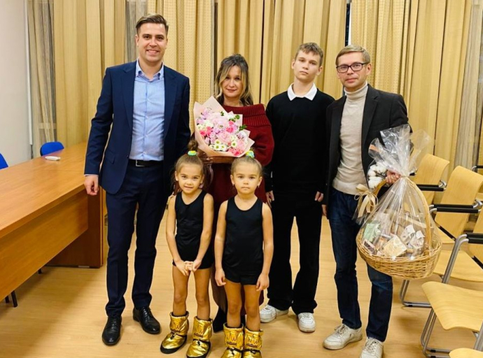 Петр Ульянов поздравил многодетную семью из п. Малаховка Люберецкого округа