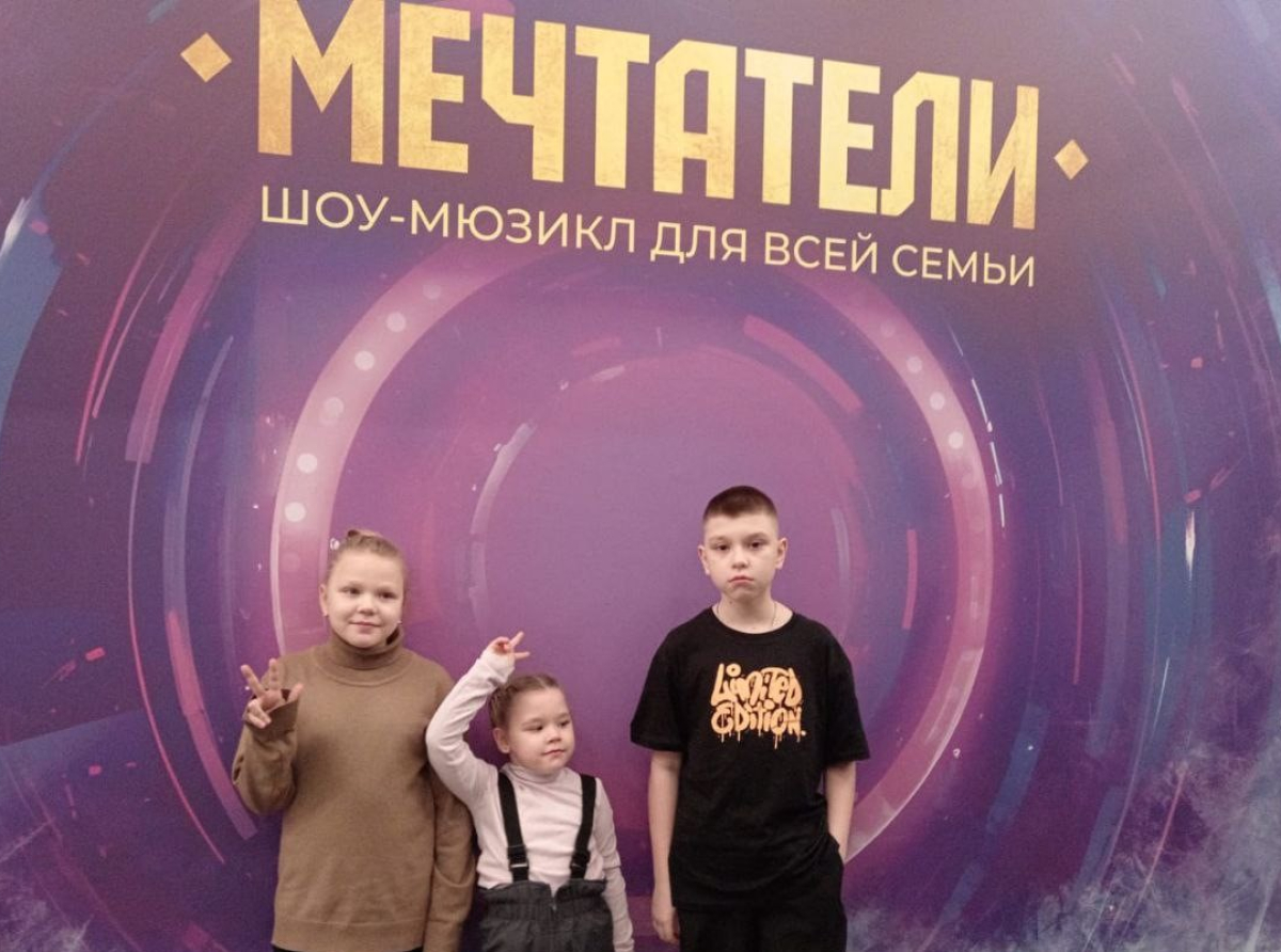 Семьи участников СВО из Островцов Люберецкого округа побывали в мастерской Никиты Михалкова