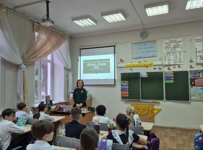 Наталья Лежнева  предложила детям обсудить тему патриотизма и героизма в 4-м лицее Люберец