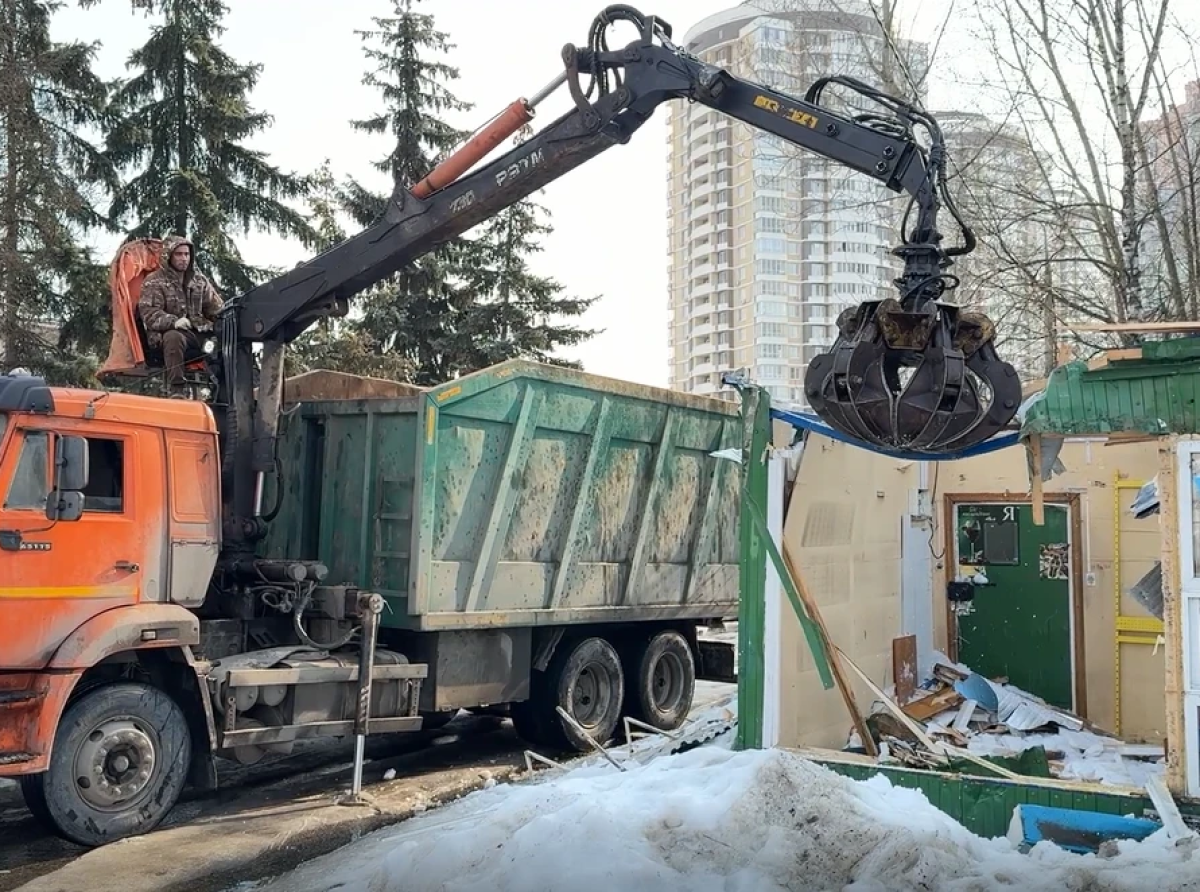 Более 30 объектов незаконной торговли снесли в Люберцах с начала года