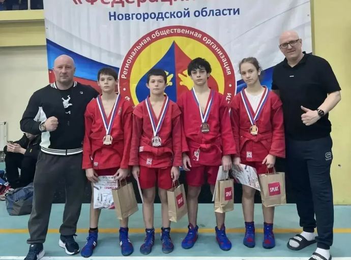 Восемь медалей Всероссийских соревнований по самбо завоевали спортсмены Люберец