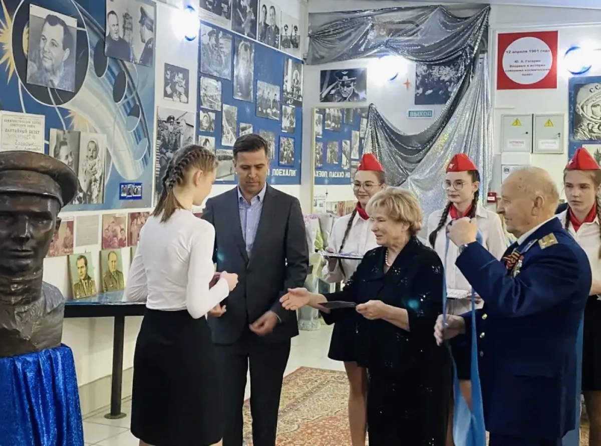  Двенадцать студентов Люберецкого техникума приняли в «Гагаринцы»