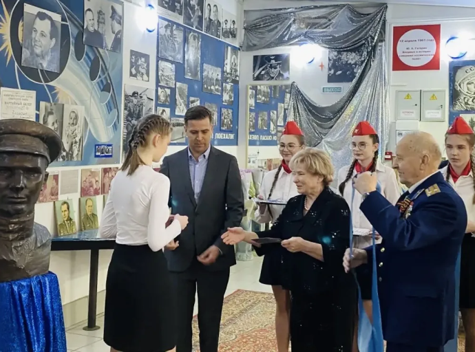  Двенадцать студентов Люберецкого техникума приняли в «Гагаринцы»