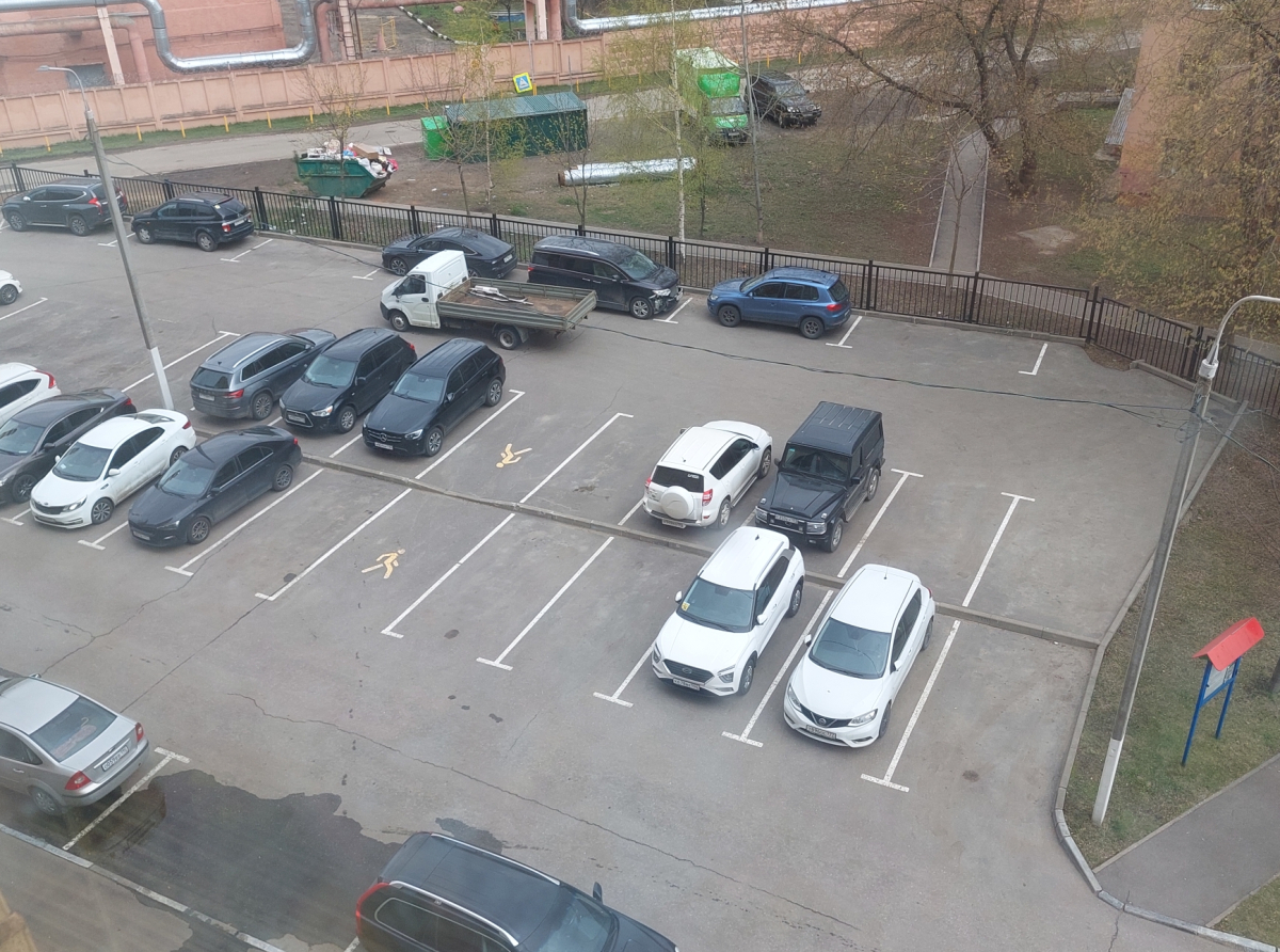 Платные парковки могут стать бесплатными по субботам, если депутаты примут решение