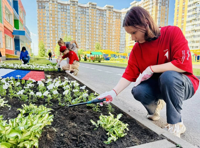 Около 500 люберецких подростков работают в школьных трудовых отрядах