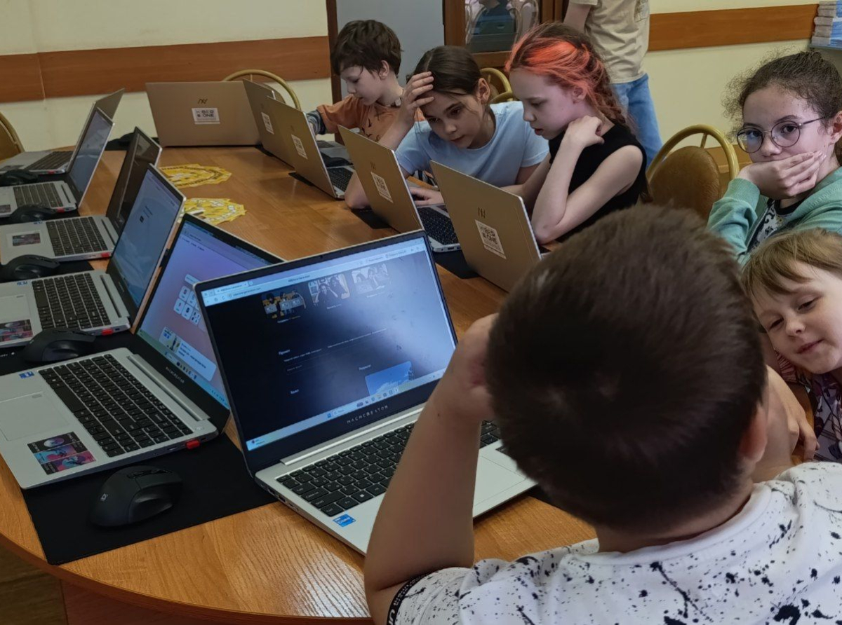 Правила кибербезопасности на интерактивном мастер-классе осваивали школьники в Дзержинском 