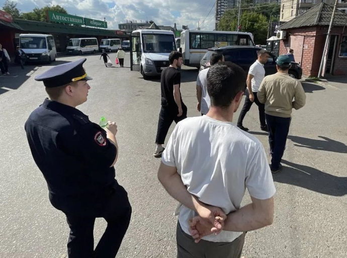 Девять граждан, незаконно пребывающих на территории России, выявили в ходе рейда