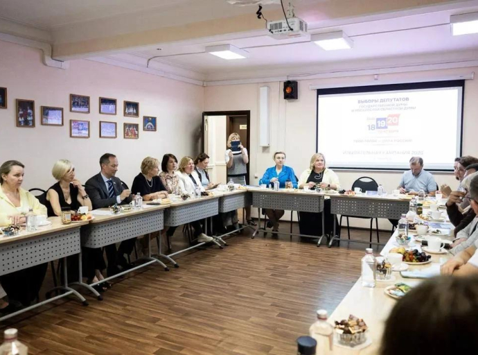 Обсудили реализацию Указа Президента о статусе учителя и развитие образования в Люберцах
