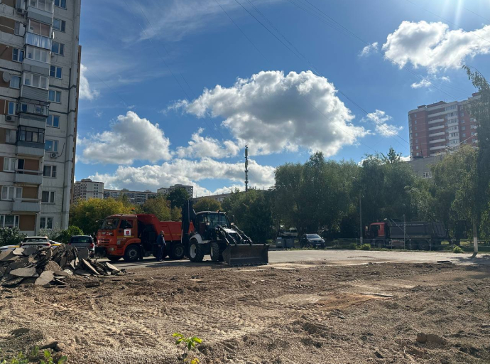 Спортивную площадку в поселке Октябрьский обновят до конца осени