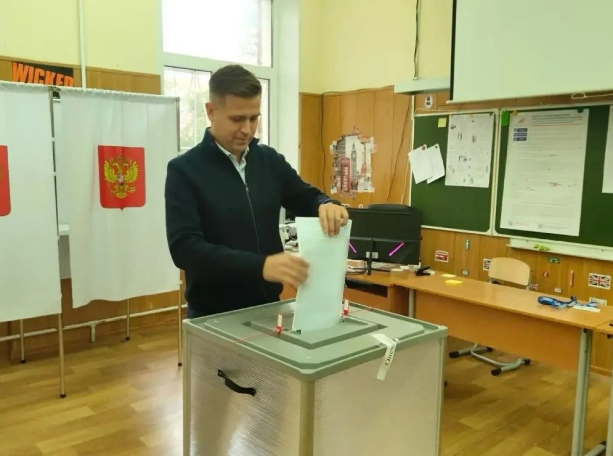 Председатель Совета депутатов округа Пётр Ульянов проголосовал в Люберцах