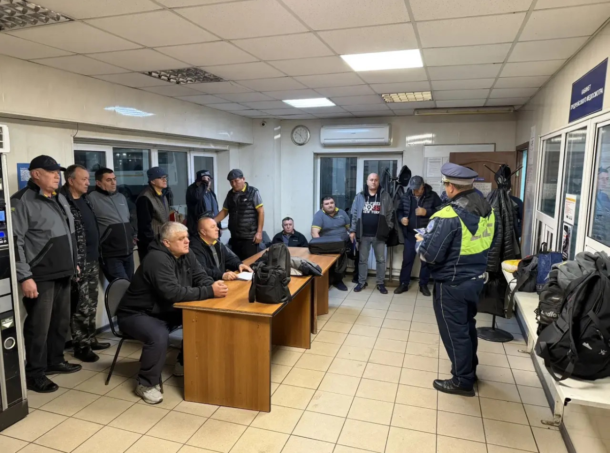 Профилактическая встреча сотрудников ДПС прошла с водителями в Люберцах
